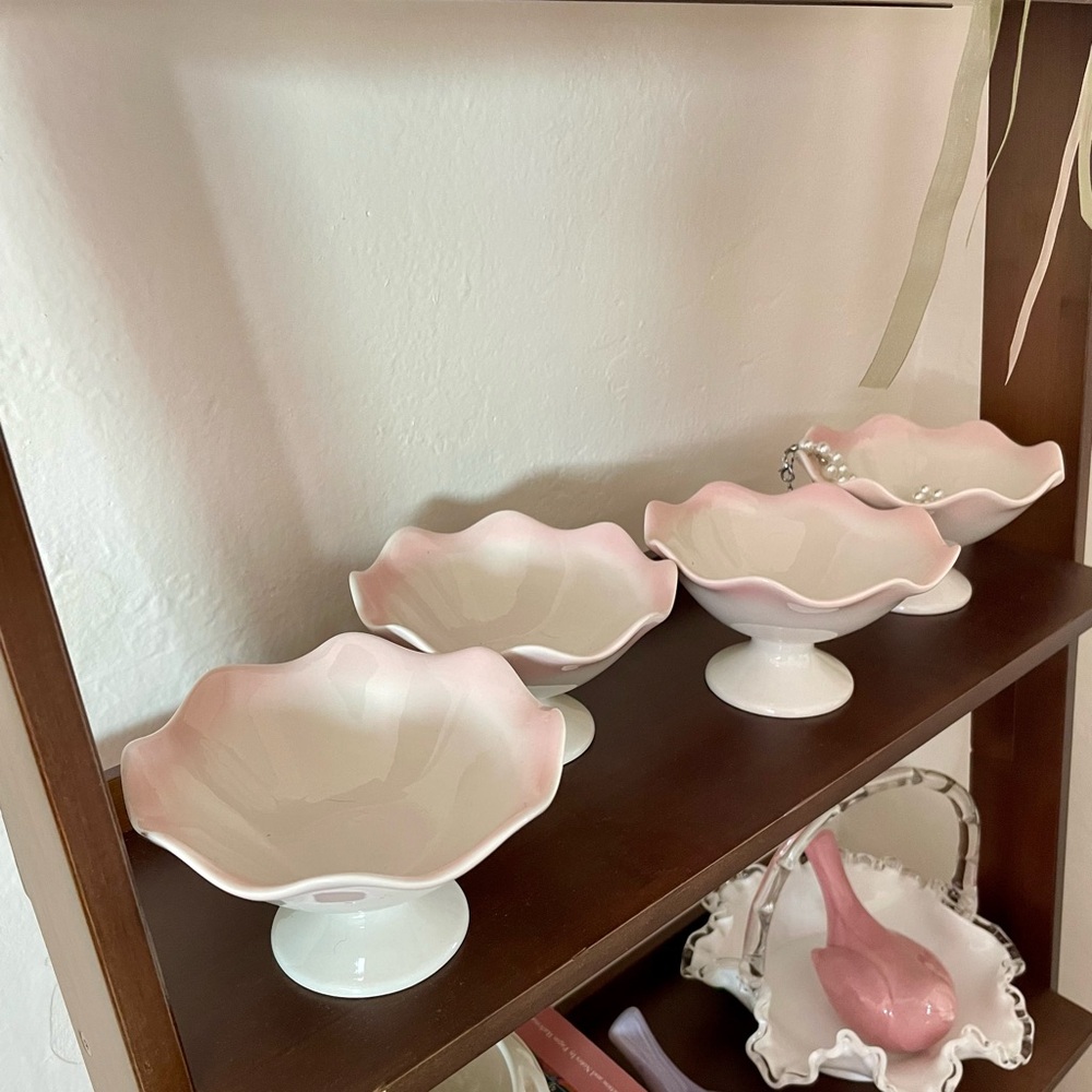 Tachikichi Scalloped Pink & White Ice Cream Bowl